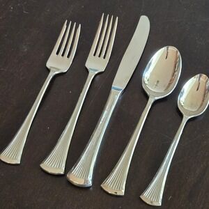 International Lyon Creation II 5 Piece Place Setting Stainless Flatware 10 avail